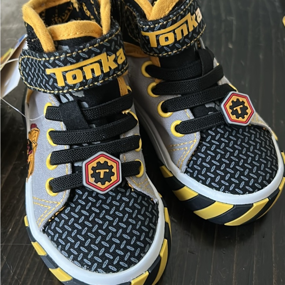 Tonka Black and Yellow Sneakers with Sporty Design